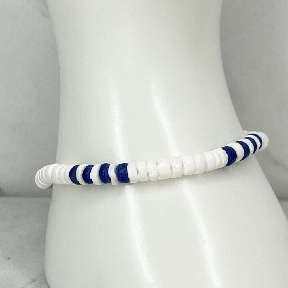 Blue and White Shell Beaded Screw Clasp Bracelet